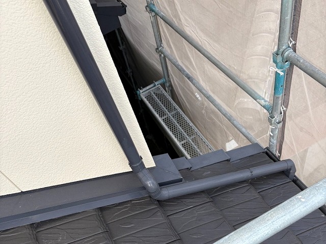 名古屋市天白区で瓦屋根のケラバ部へ耐久性に優れる袖瓦の設置