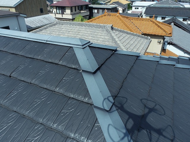 名古屋市天白区にて棟部役物取り替え、既存棟板金撤去後の垂木取り付け