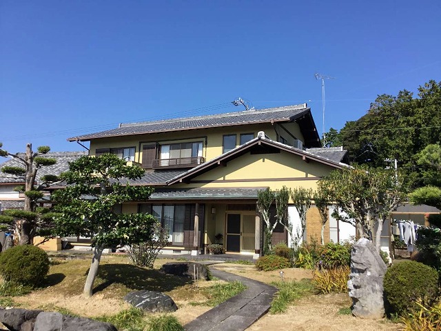 東海市で住宅屋根の無料点検を実施、瓦屋根の漆喰に経年劣化の進行を確認