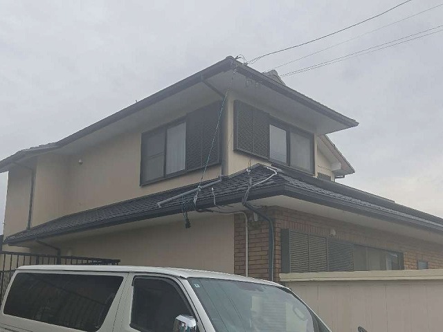 名古屋市中川区の住宅で瓦屋根の板金役物やサイディング外壁の経年劣化を確認した現場調査
