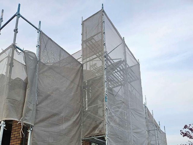 名古屋市中川区の住宅で屋根棟部の役物取り替え、色あせた既存棟板金の撤去