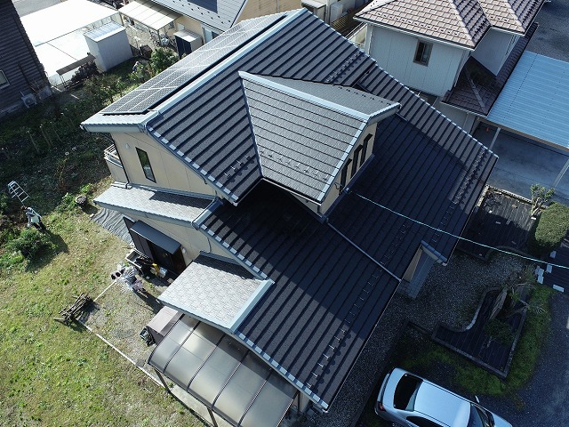豊明市で屋根無料点検、防災瓦に設置されていた板金役物に色あせを確認