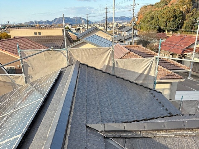 豊明市の瓦屋根で役物取り替え、高耐久な三角冠瓦の設置で全体が統一