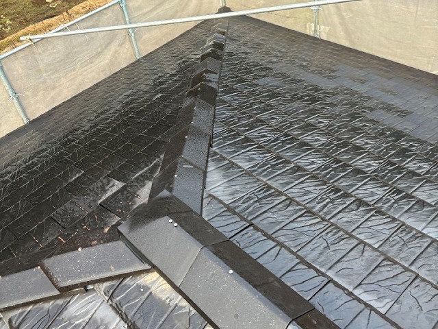 豊明市の住宅で板金役物から瓦役物へ取り換え工事、劣化解消とさらなる高級感