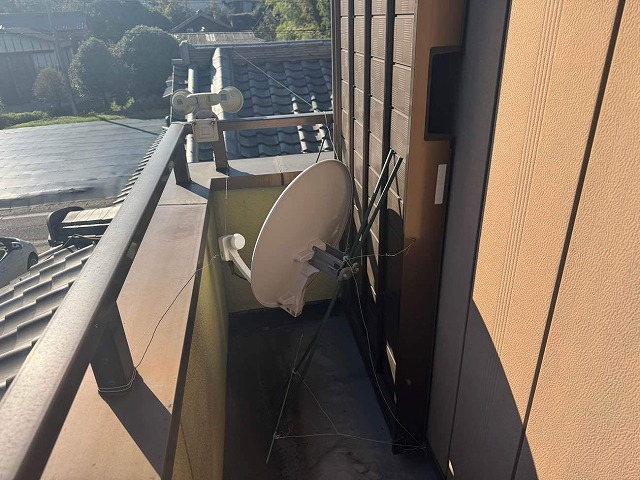 大府市で劣化が進んだベランダ防水のやり替え、既存シート防水の撤去