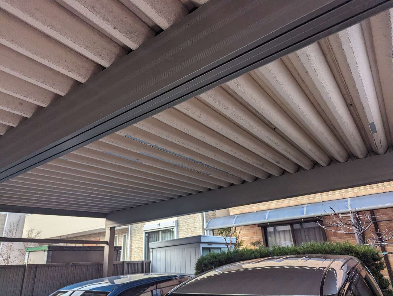 断熱材のペフが劣化した折板屋根