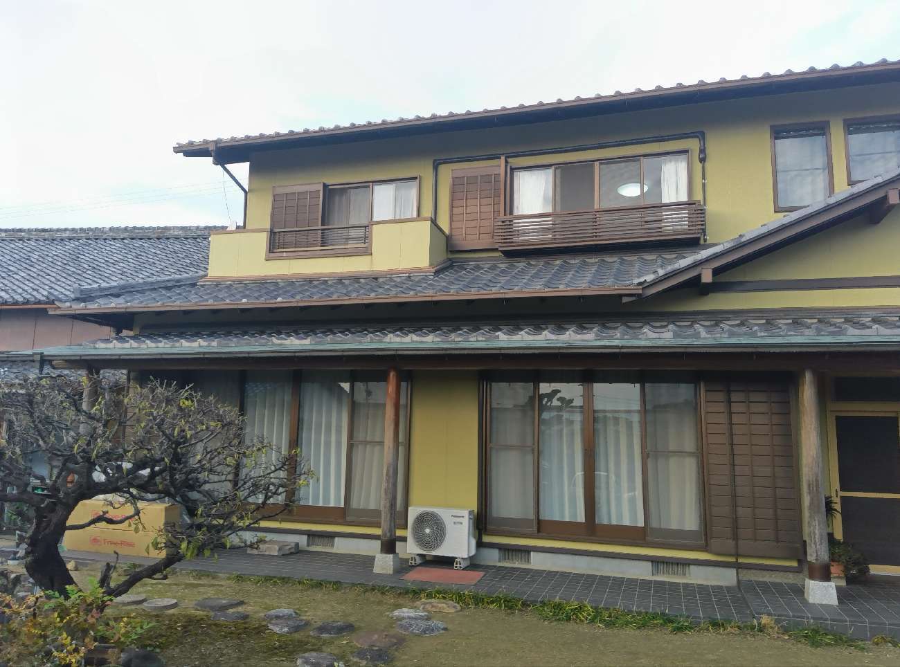 漆喰を詰め直す前の大府市の住宅