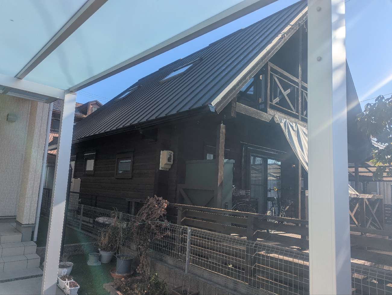 屋根カバー改修工事を行った後の名古屋市港区の住宅