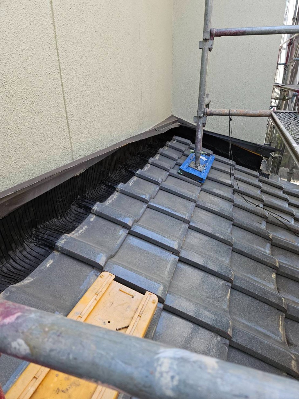 取り合い部分のハイロールAIR施工