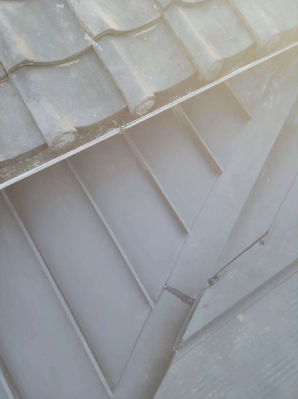 ガルバリウム鋼板製の谷板金