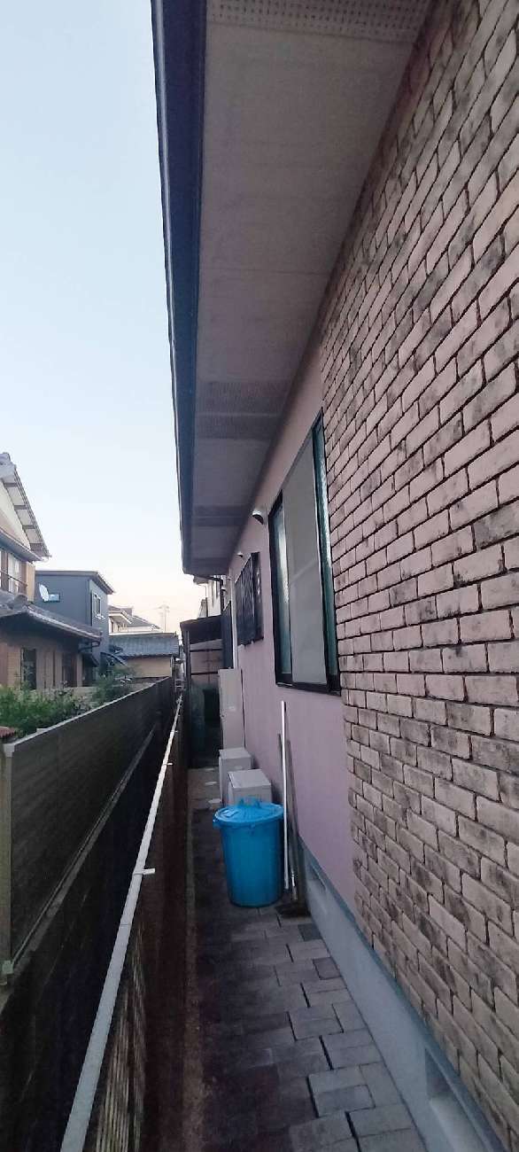 汚れが目立つ外壁