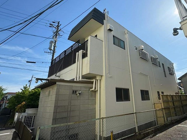 名古屋市中村区の陸屋根住宅屋上メンテナンス、施工前状況とパラペット笠木板金取り外し
