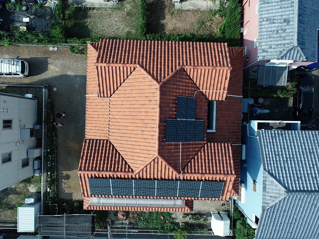 S瓦屋根住宅のドローンを用いた上空からの様子