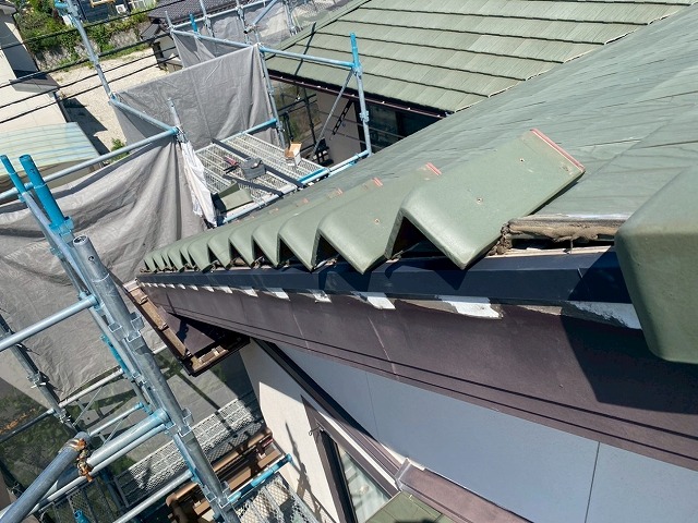 袖瓦取り直し工事の袖瓦を再設置する前の状況