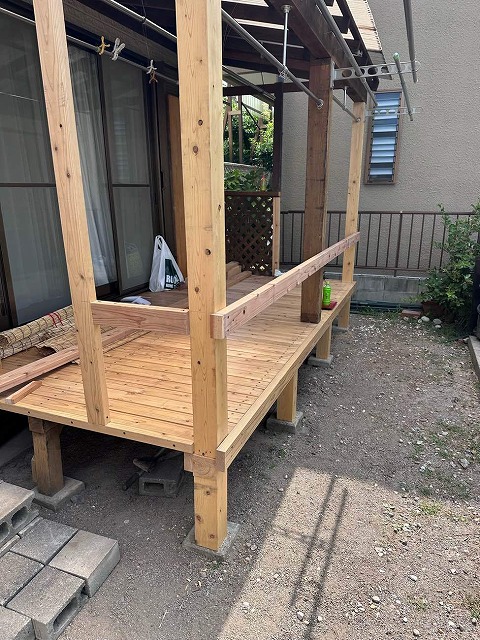 劣化で腐れが生じていたウッドデッキ修繕工事の完成状況