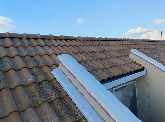 劣化にともなうメンテナンスを行う住宅のM型瓦屋根