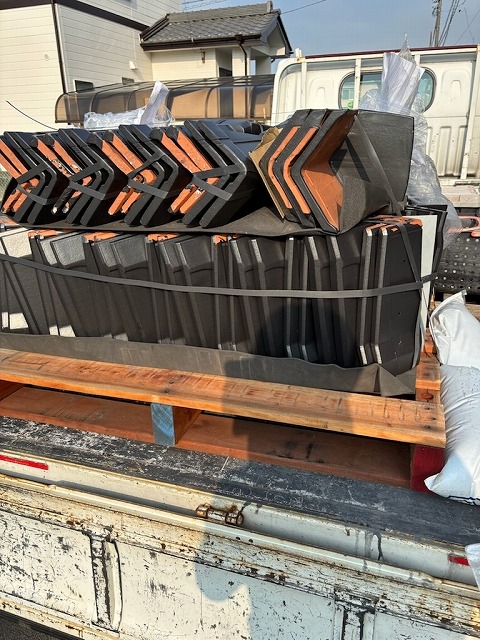 屋根役物取り替え改修工事で使用する棟瓦