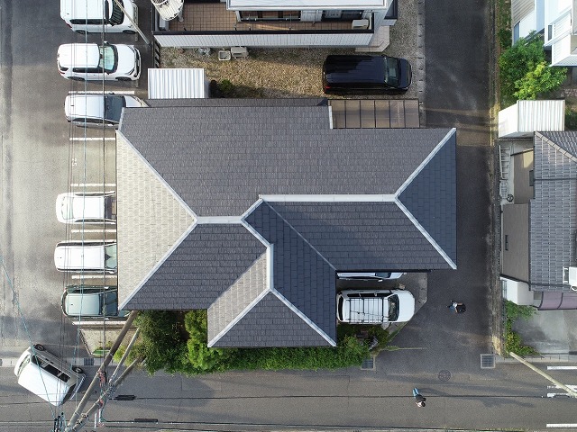 ドローンを用いた住宅屋根の無料点検の上空からの撮影