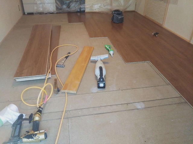 名古屋市緑区で和室の畳をフローリング仕上げにするリフォーム、施工の様子をご紹介