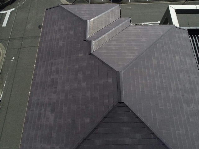 ドローンによる住宅屋根点検の様子