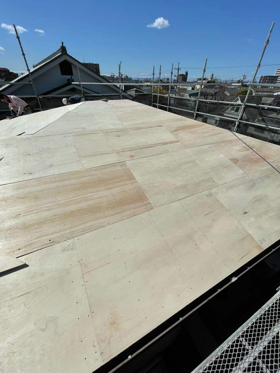 合板で新たな野地板を敷設