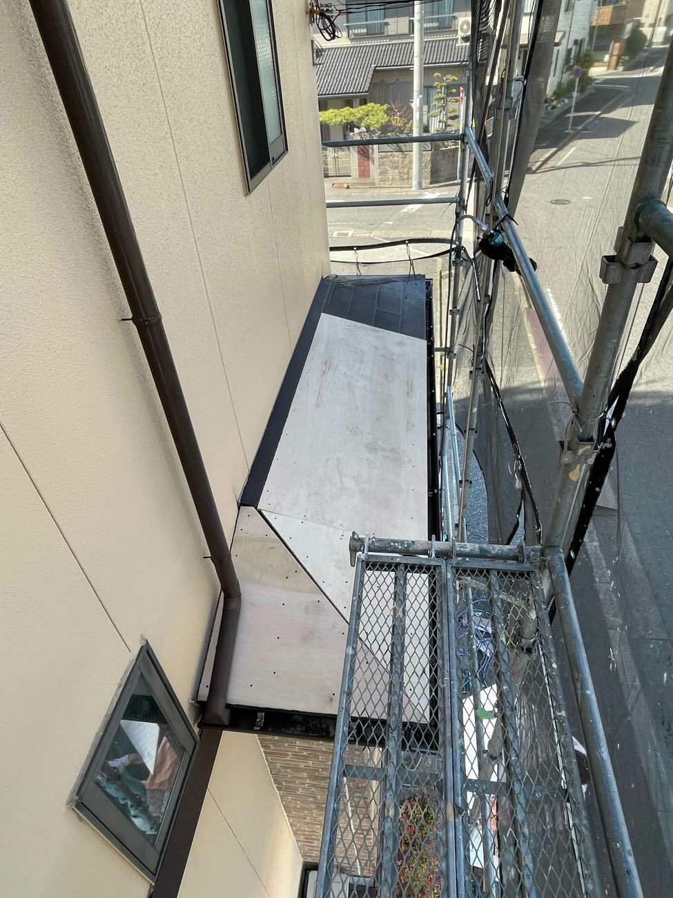下屋根の下地