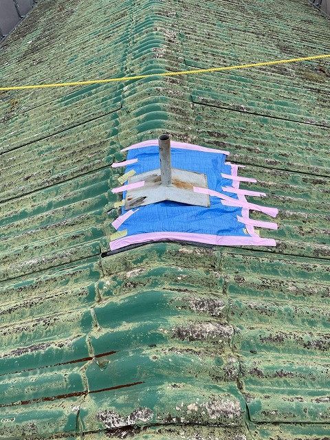 波型スレート屋根の雨漏りを防水するための応急処置