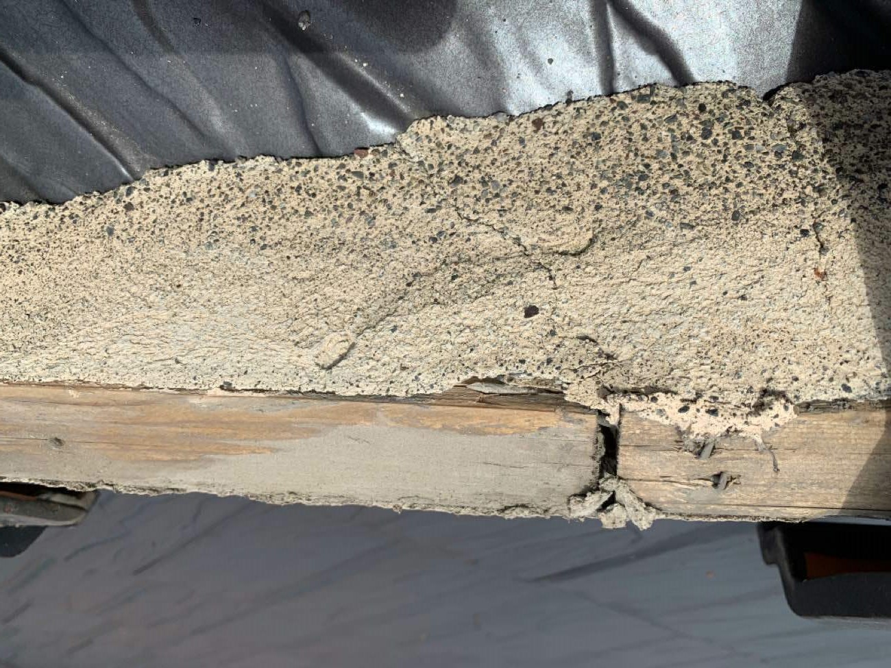 漆喰のひび割れ