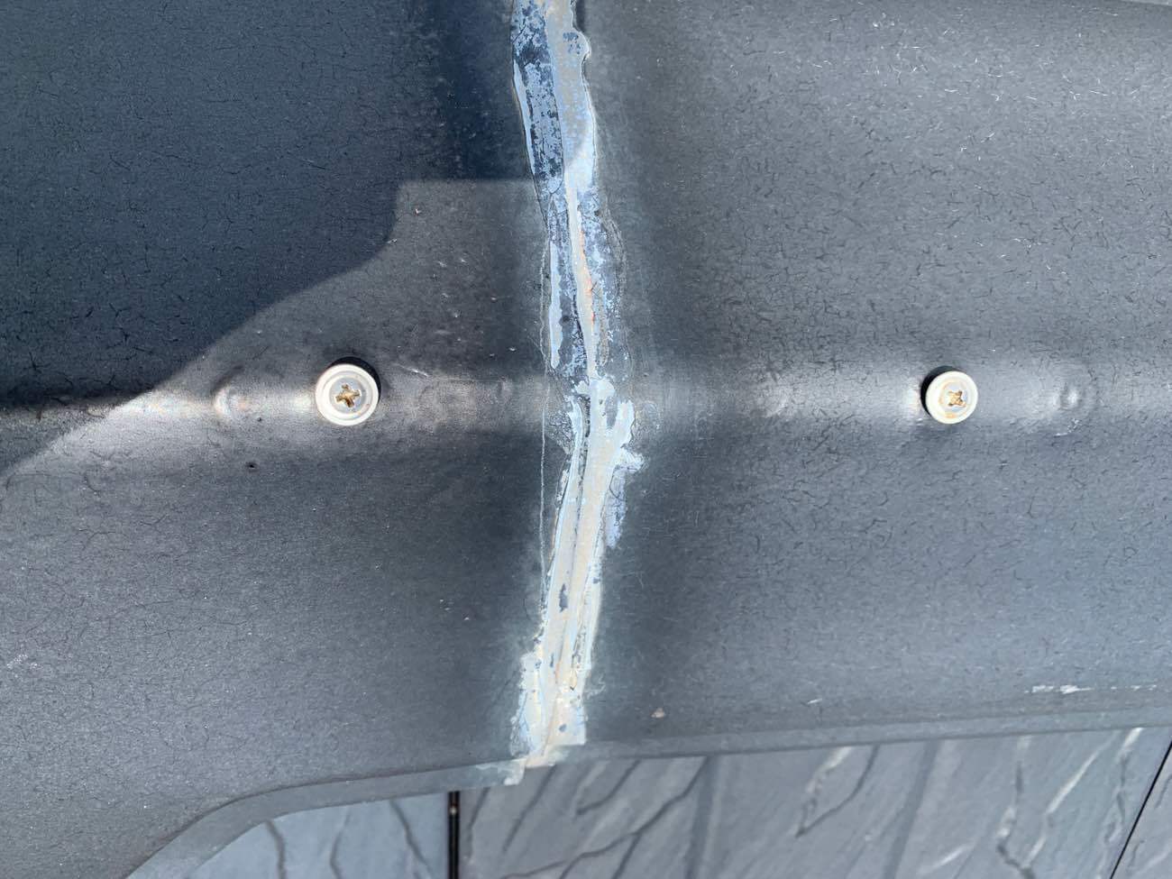 劣化が進んでいるコーキング