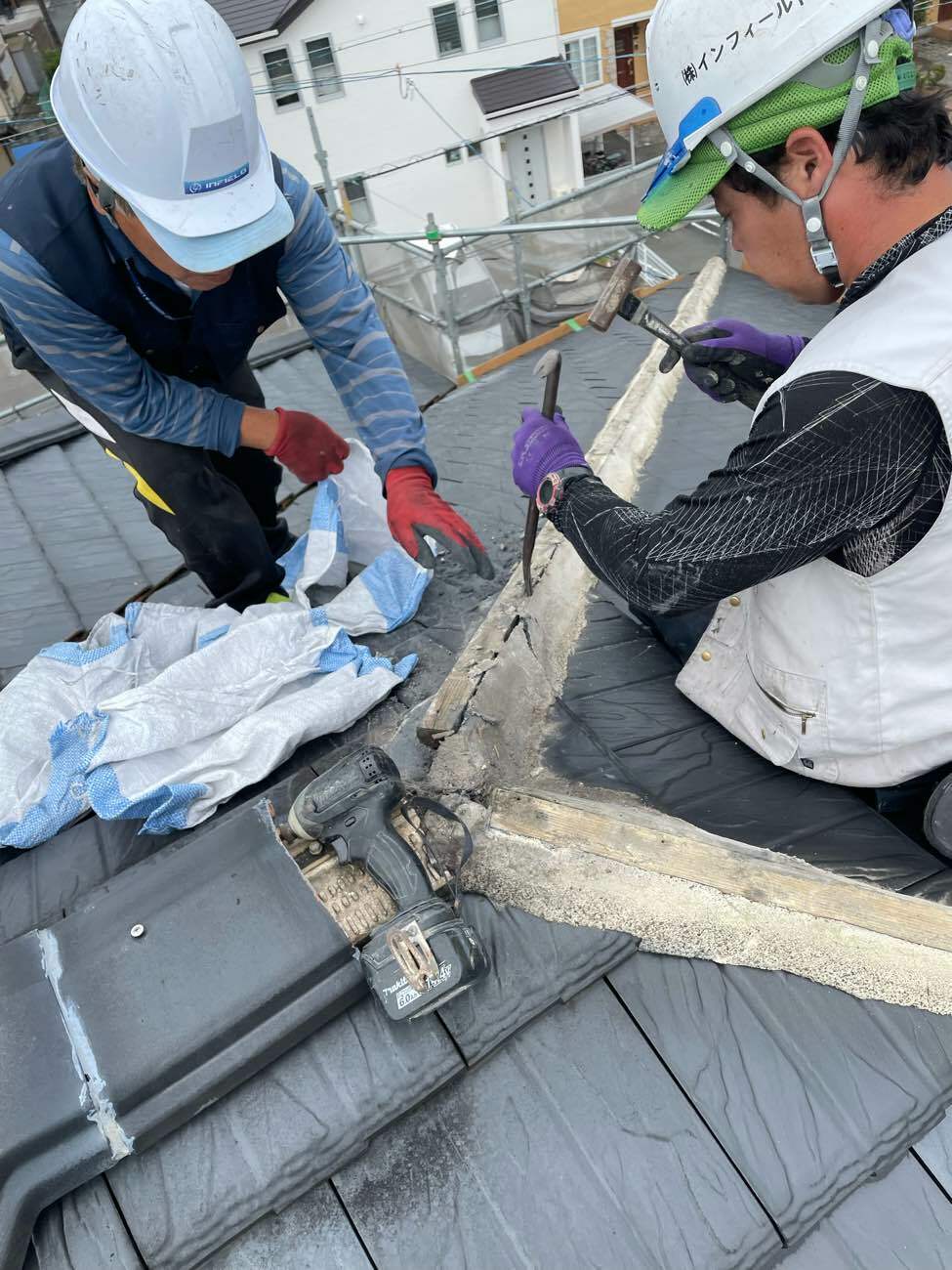 傷んだ漆喰のはつり落とし