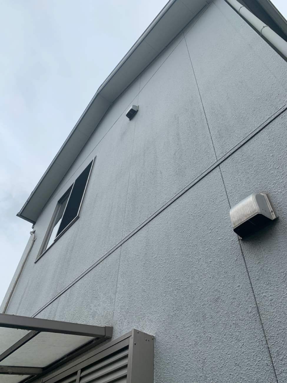 色褪せが目立つ窯業系サイディング