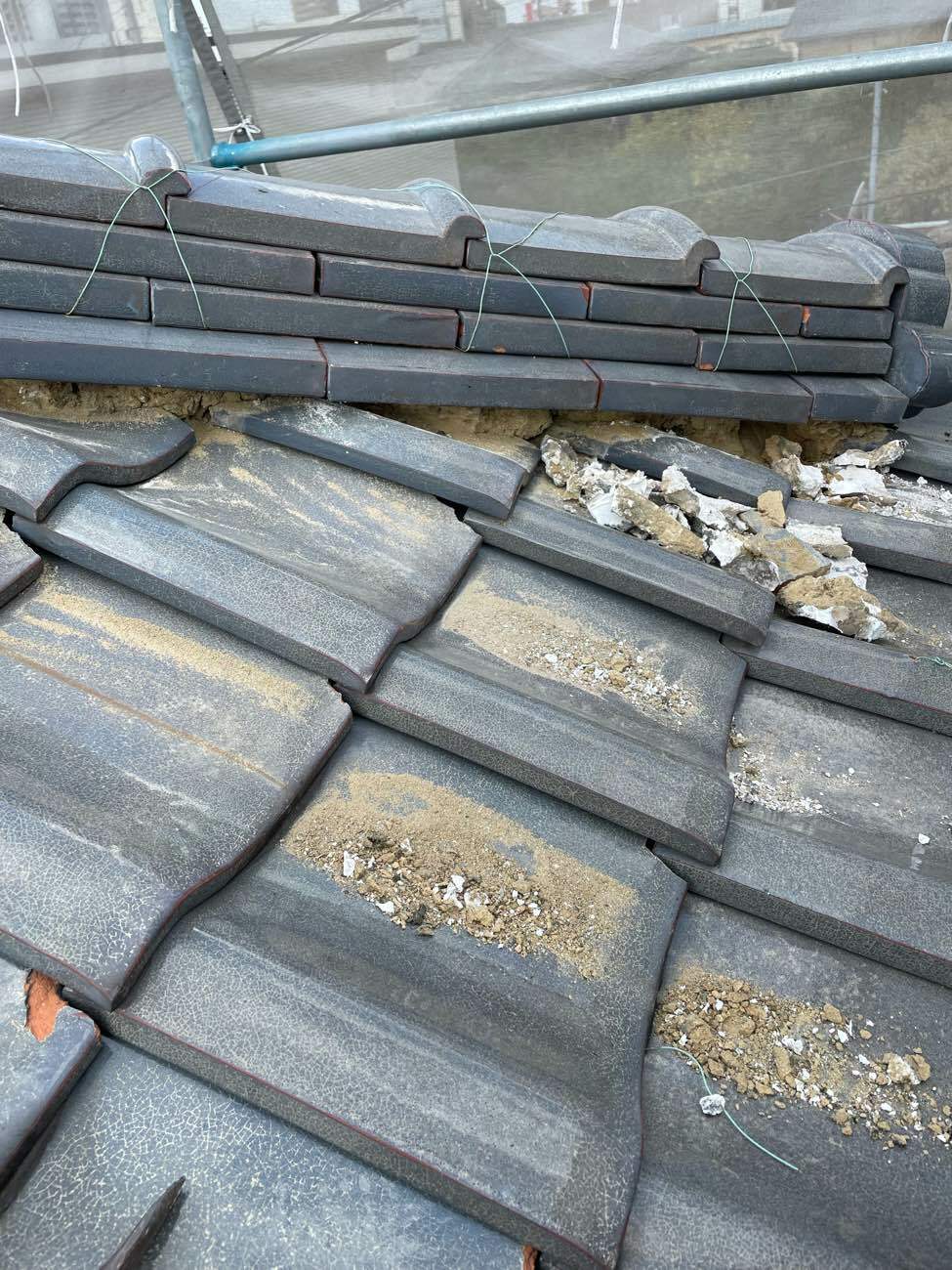 漆喰の取り除き作業