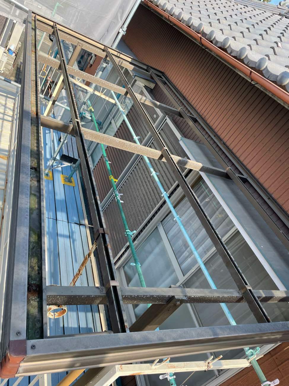 ベランダ屋根の骨組み
