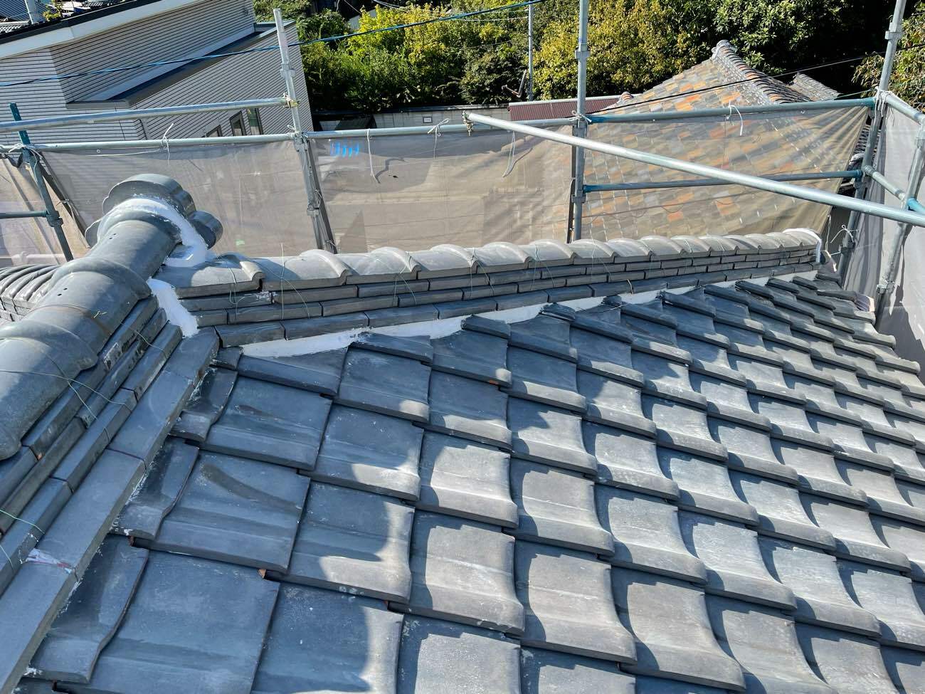 棟瓦の漆喰詰め直し工事後