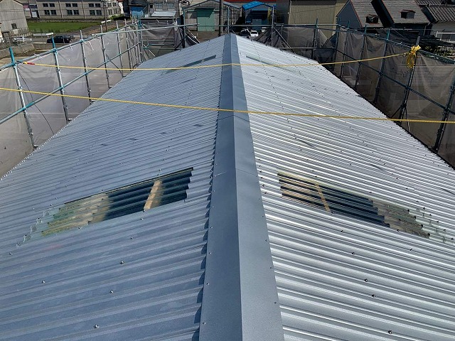 ガルバリウム鋼板屋根によるカバー工法メンテナンスが完成