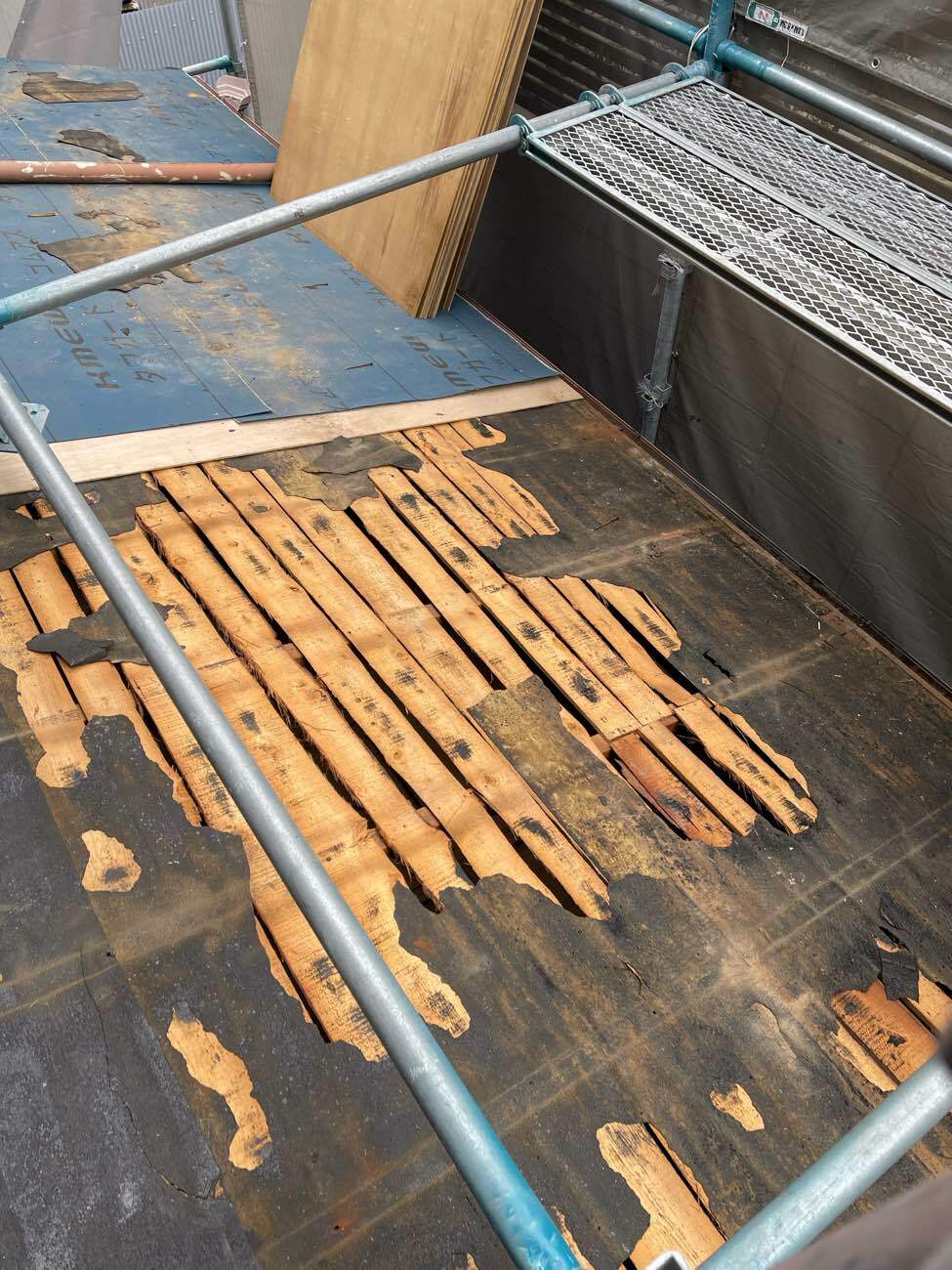 金属屋根の撤去