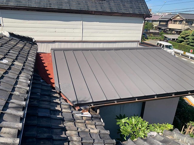 名古屋市南区で瓦屋根をガルバリウム鋼板で葺き替え、立平葺きが雨漏りに強い理由