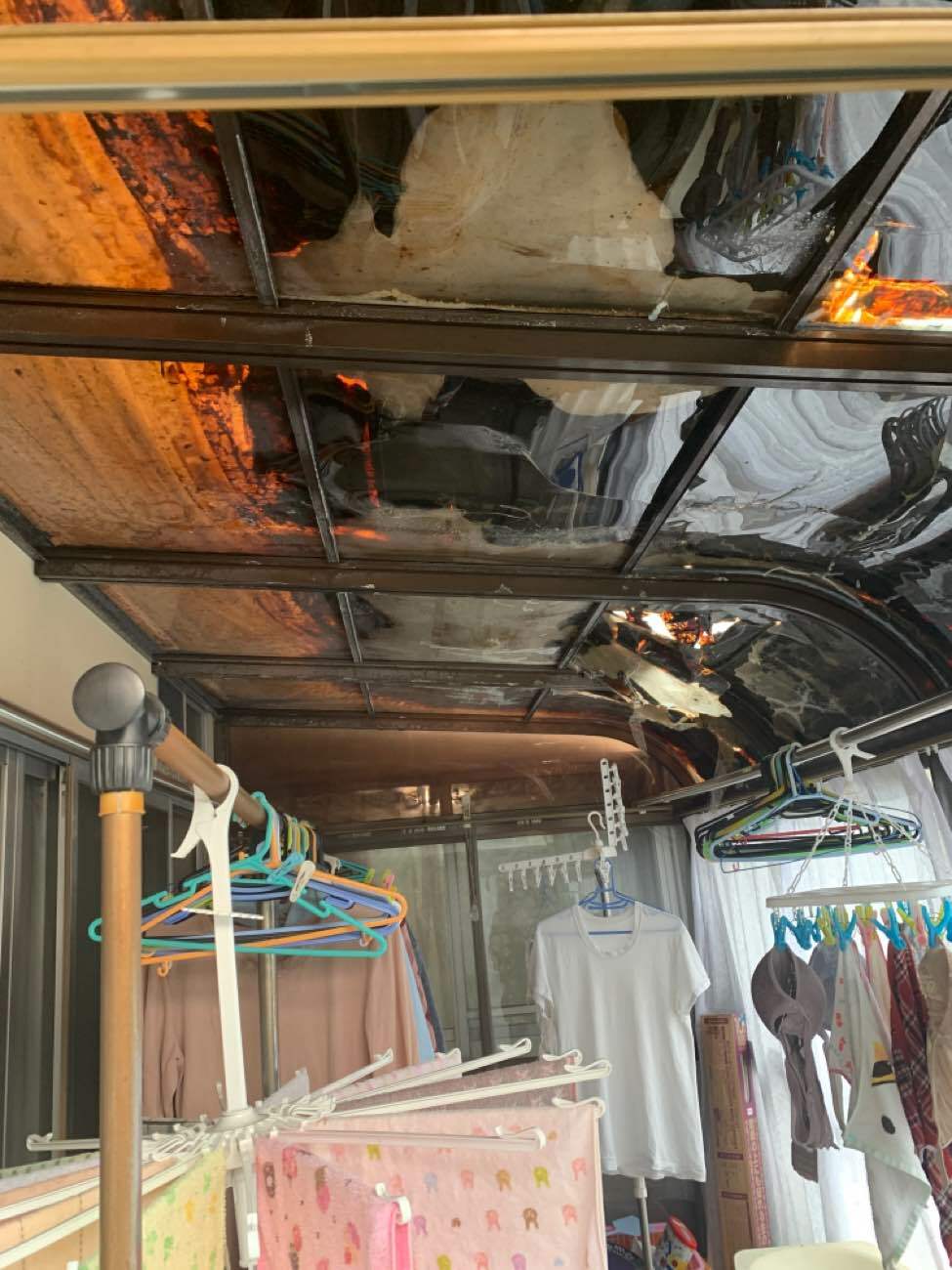 室内から確認した屋根の状況