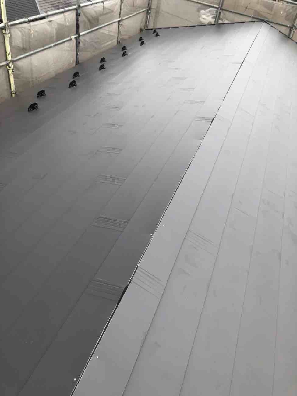 ガルバリウム鋼板屋根の施工