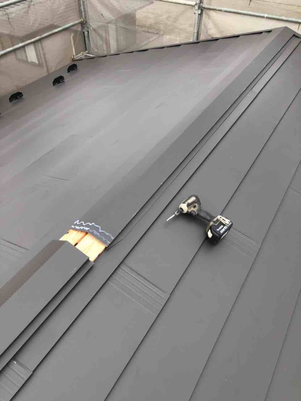 棟板金の設置