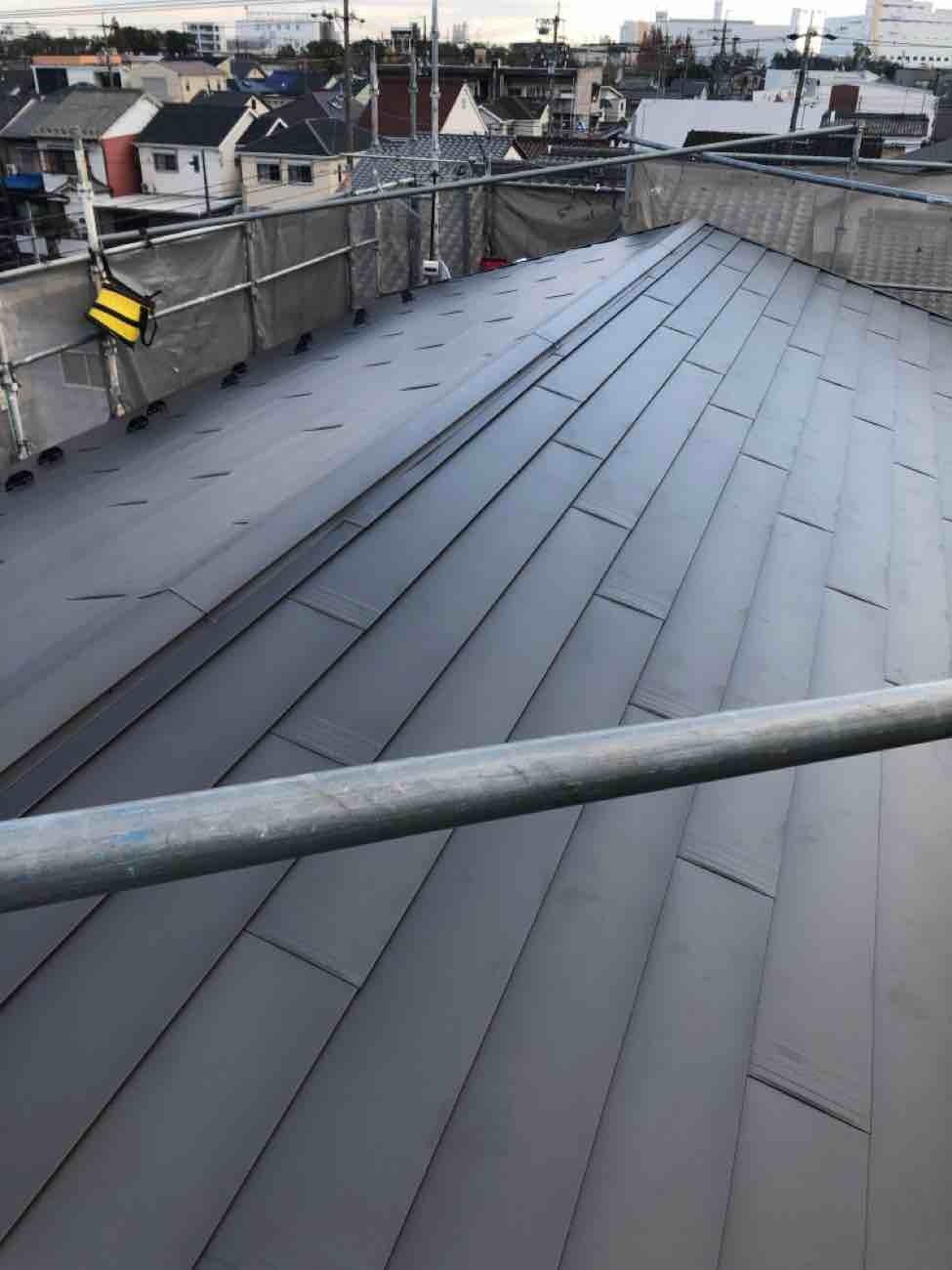 屋根カバー工法後の屋根