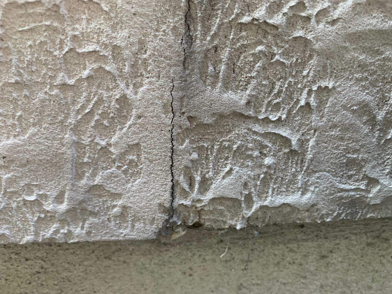 外壁のひび割れ