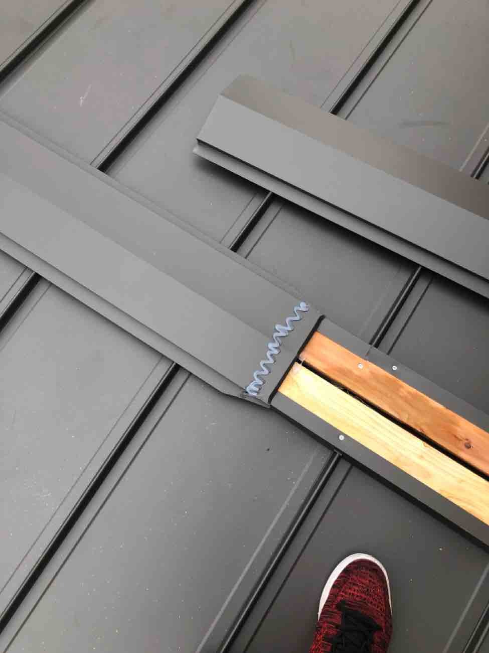 棟板金の取り付け