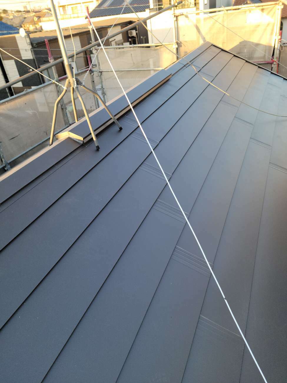 カバー工法のガルバリウム鋼板屋根施工