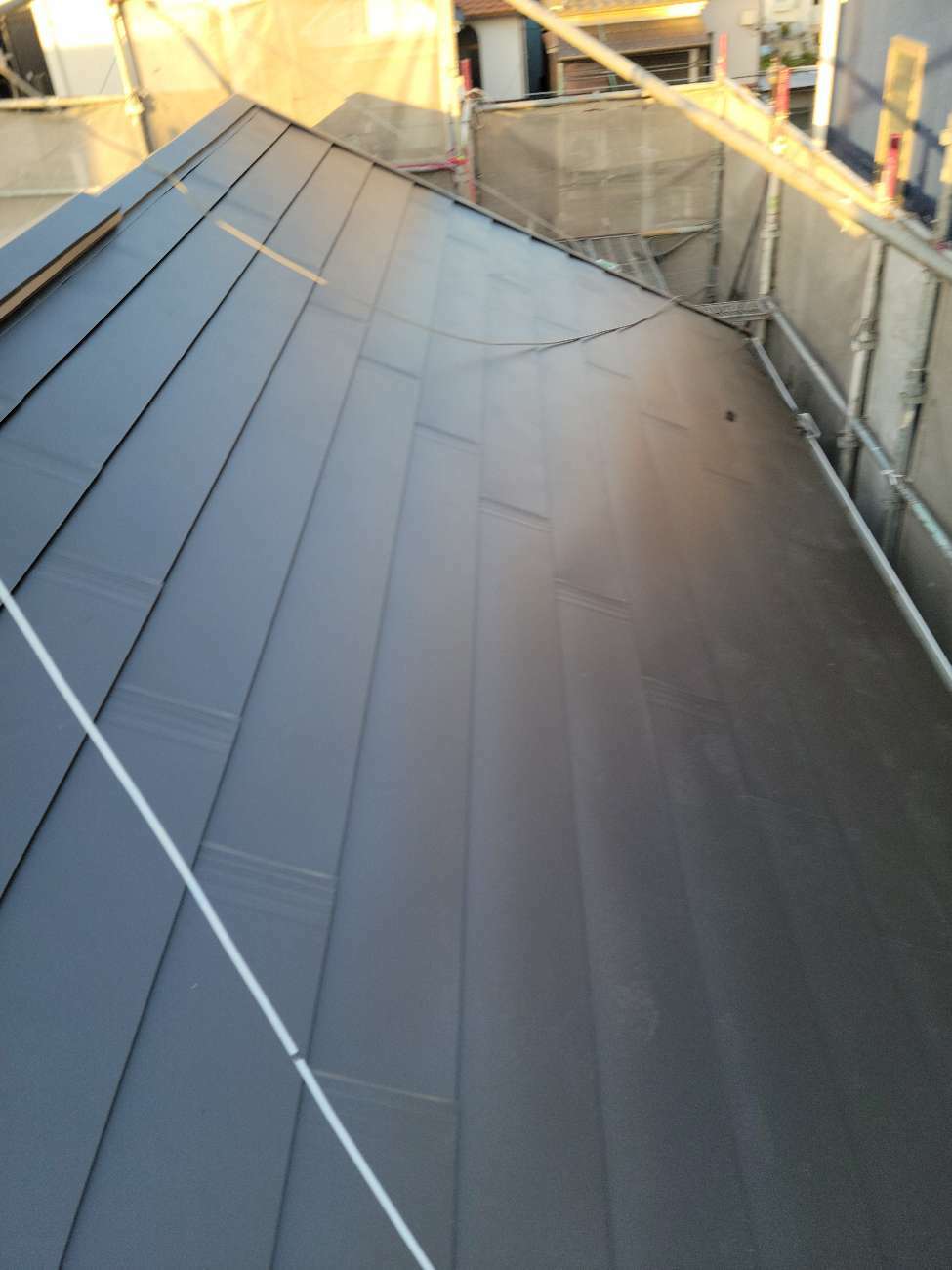 屋根カバー工法後のパミール屋根