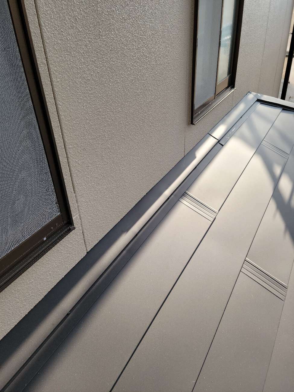 雨仕舞板金の設置