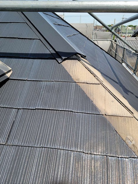屋根カバー工法の防水シートを貼るために棟板金を撤去