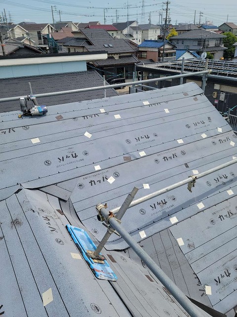 改質アスファルトルーフィングを屋根の全面に施工