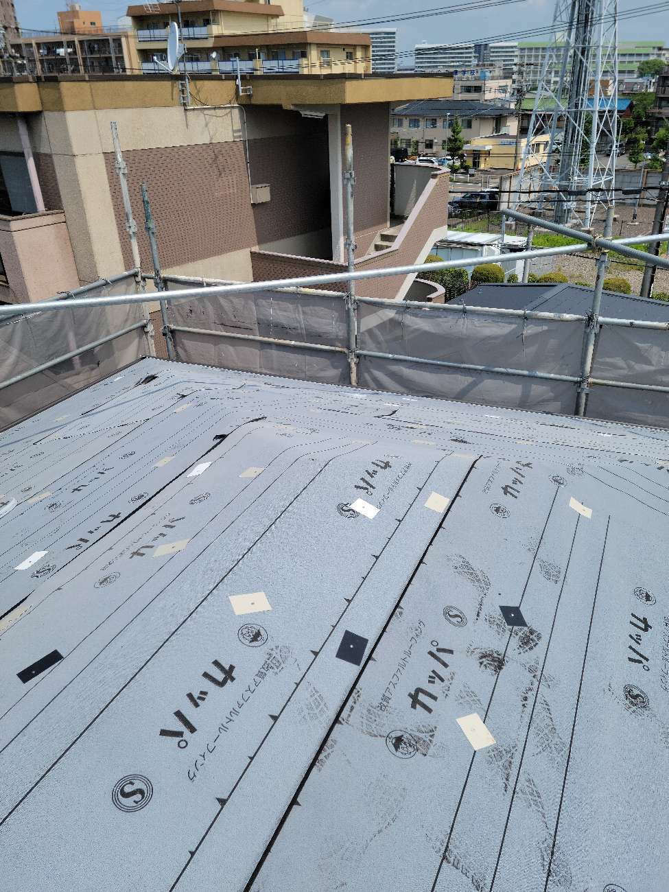 ルーフィングを釘で固定