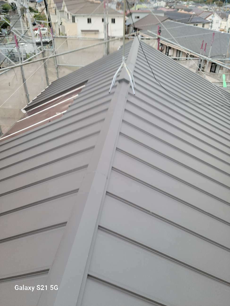 金属屋根を用いた立平葺きによるカバー工事